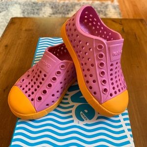 Native “Jefferson” shoes size 4